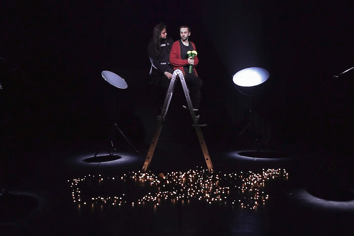 Skats no Daugavpils teātra izrādes "Samsona ceļojums" (rež. Endīne Bērziņa) // Publicitātes foto